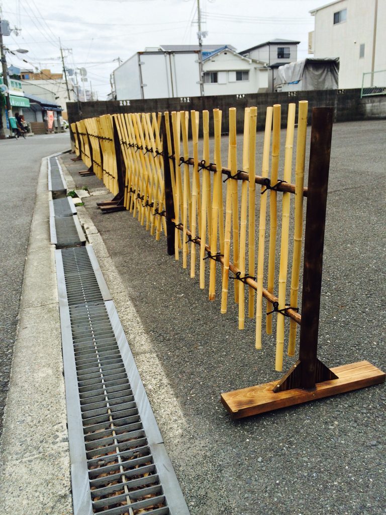 犬矢来垣風衝立　東淀川区駐車場