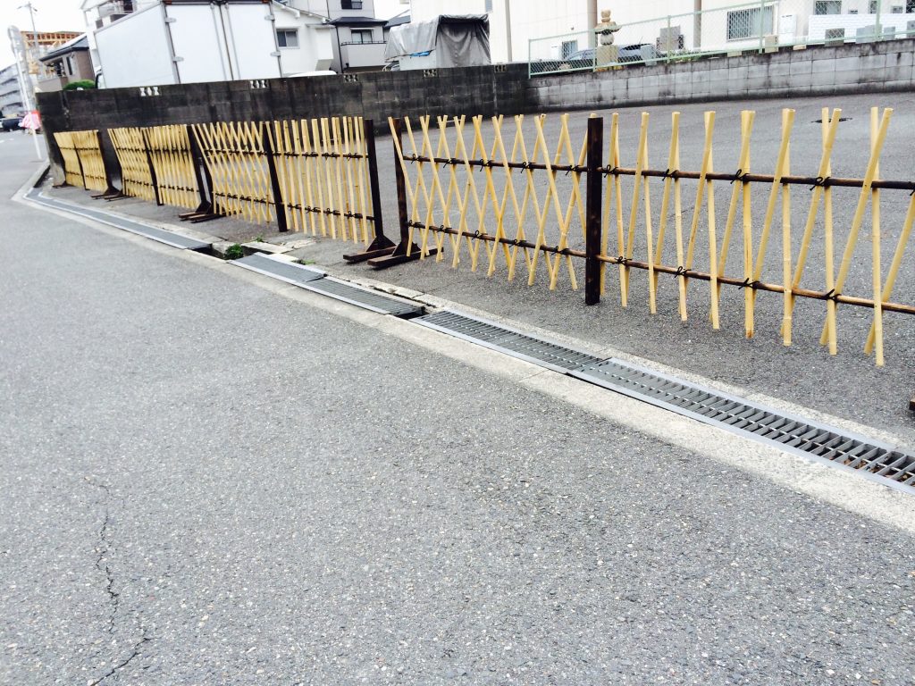 犬矢来垣風衝立　東淀川区駐車場